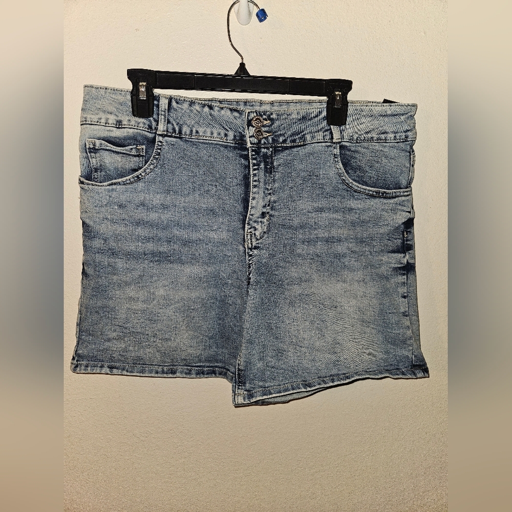 Copper Flash Womans Mid Rise Jean Shorts Size 16